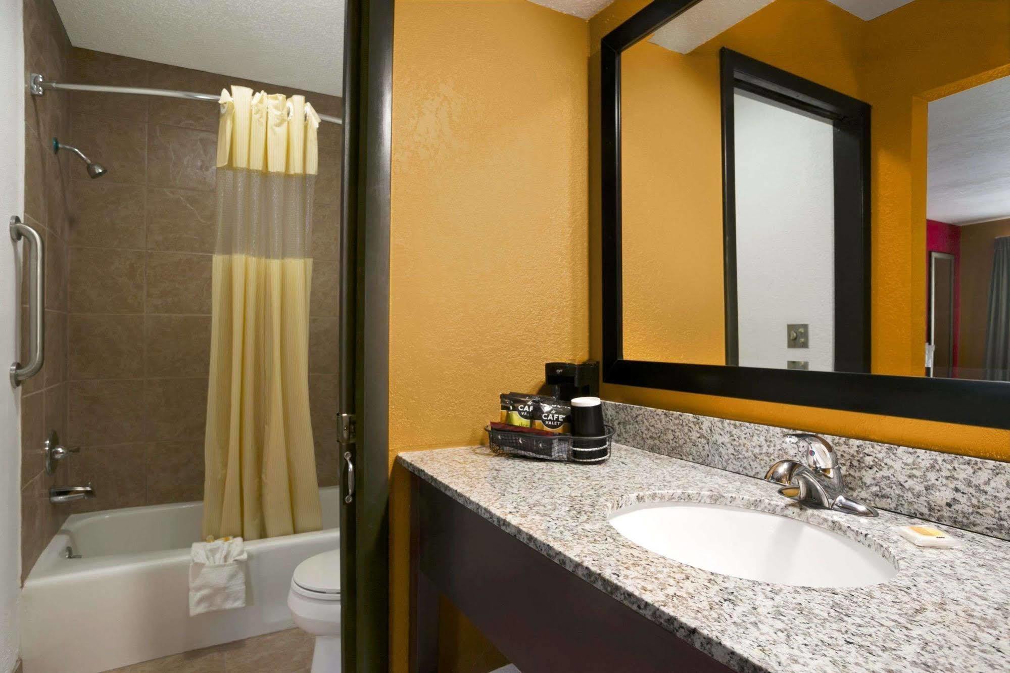 Days Inn By Wyndham Liberty/Ne Kansas City Esterno foto